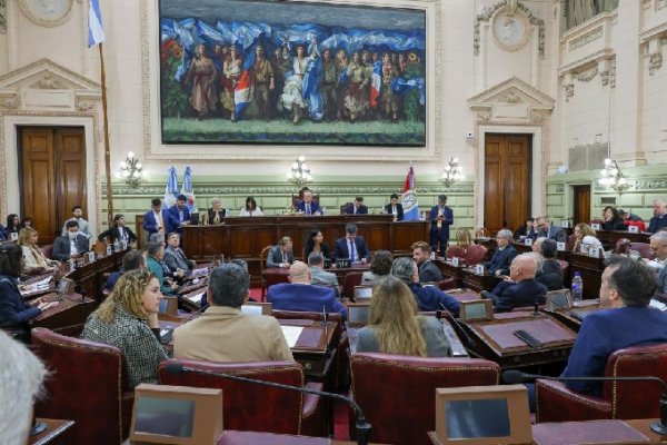SANTA FE: En Sesi&oacute;n Conjunta se dispuso la suspensi&oacute;n de la fiscal Mar&iacute;a Ver&oacute;nica Ballari