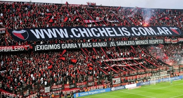  Club Atletico Col&oacute;n: El dilema  entre la nostalgiasa gloria por el Pulga  y un presente que asfixia el sue&ntilde;o del ascenso