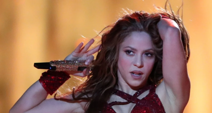 Piqué, a la espera: Shakira irá a juicio en Barcelona por cuatro delitos