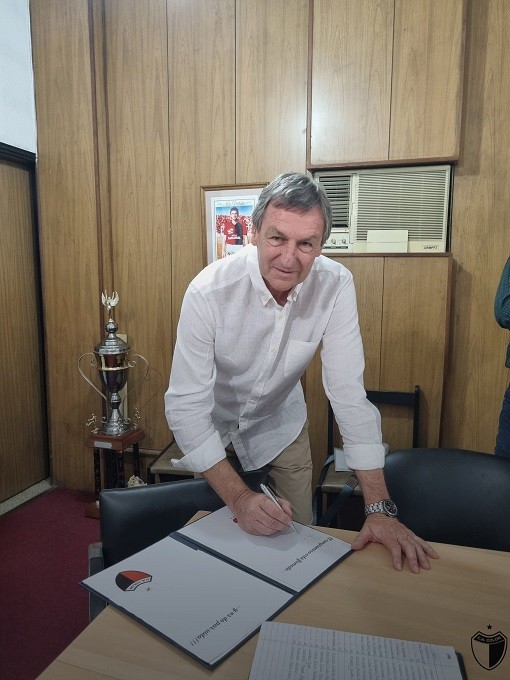 COLÓN CON EL DELANTERO GENARO ROSSI SE TRATA DE TAPAR EL ESCANDALO DEL CONVENIO CON UNIÓN 