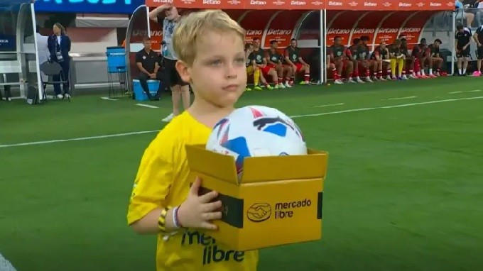 Por qué apareció Mirko, el hijo de Marley, antes del partido de Argentina vs. Canadá