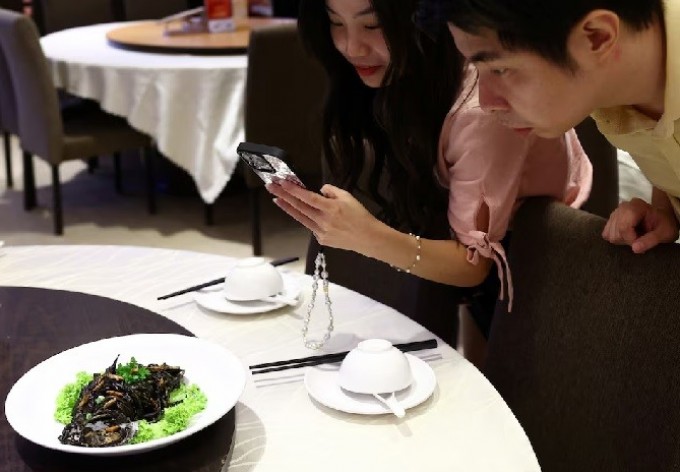 Los grillos se vuelven crujientes cuando Singapur aprueba los insectos comestibles en medio de un esfuerzo por la seguridad alimentaria