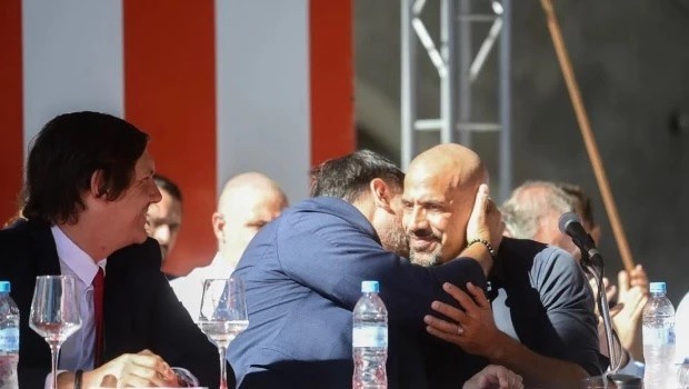 Verón: Con equipos que tienen otro ritmo, posiblemente Messi encuentre mayor dificultad
