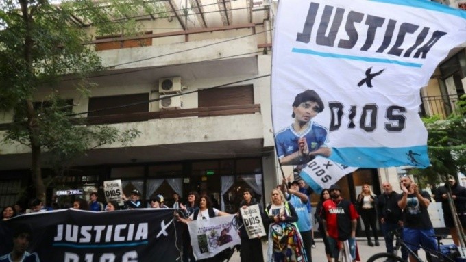 Juicio por la muerte de Maradona: suspendieron la primera audiencia, tras fuertes discusiones entre las partes