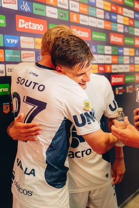 Independiente Rivadavia hizo un sólido partido y goleó a Barracas Central en el Torneo Clausura