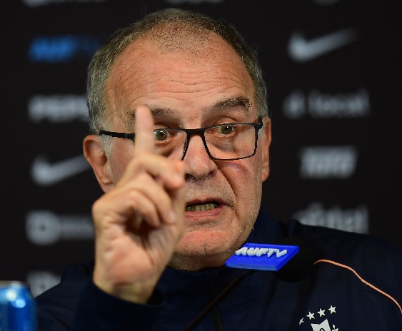Fin de ciclo doloroso: Marcelo Bielsa confirm&oacute; su salida de Uruguay tras la eliminaci&oacute;n del Mundial