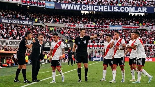 REVOLUCI&Oacute;N EN EL F&Uacute;TBOL ARGENTINO: GU&Iacute;A DEFINITIVA DE LAS NUEVAS REGLAS DE FIFA EN AFA