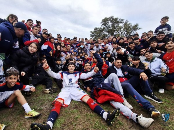 FELICITAMOS A SANTA FE FUTBOL BRILLANTE CAMPEÓN DEL APERTURA DE ASCENSO