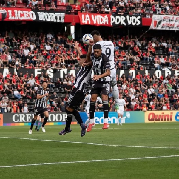Penosa derrota de Club Atl&eacute;tico Col&oacute;n ante Chaco For Ever y adi&oacute;s al invicto en casa