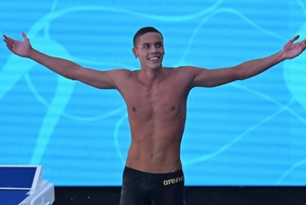 David Popovici bate el récord de 100 libre de natación y destroza el estigma de los bañadores prohibidos