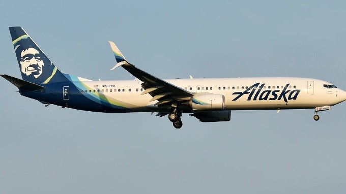 Pánico en un vuelo Alaska Airlines al anunciar el piloto a los pasajeros: Lo siento, amigos, no estoy capacitado para aterrizar el avión