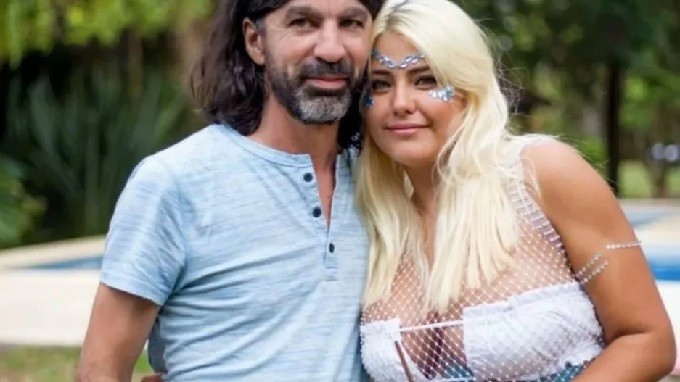 FUTBOL: LO QUE FALTABA UN DIRIGENTE DE RACING LE ROBO EL CONSOLADOR A SU NOVIA 