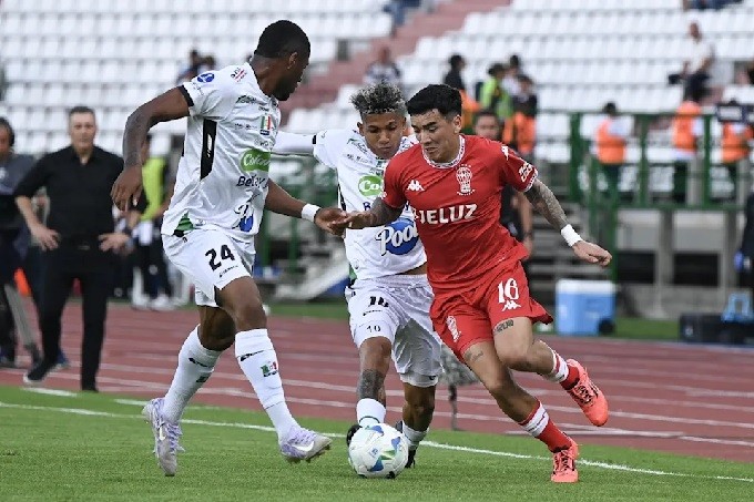 ONCE CALDAS EN COLOMBIA SE QUEDO CON EL PRIMER PARTIDO ANTE HURACÁN 