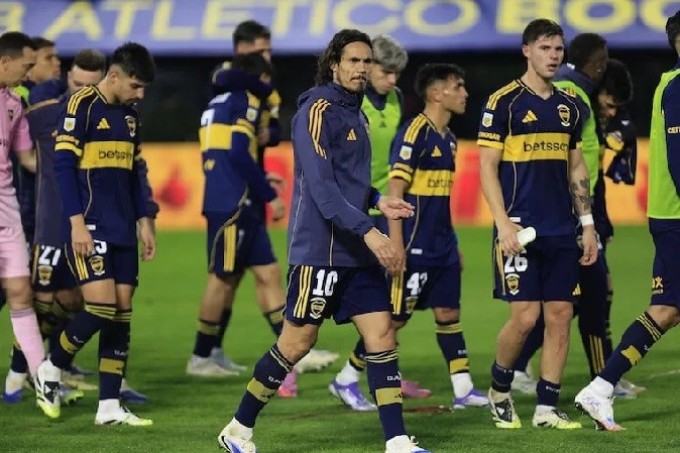 BOCA CON INSULTOS PARA CAVANI EMPATO 1-1 CONTRA RACING EN SU ESTADIO 