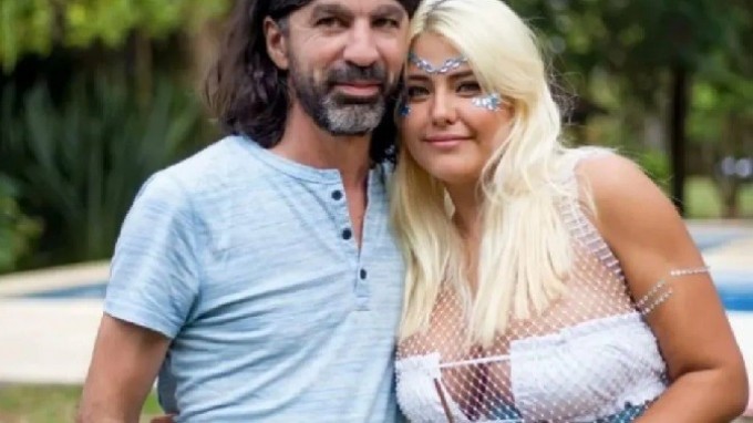 FUTBOL: LO QUE FALTABA UN DIRIGENTE DE RACING LE ROBO EL CONSOLADOR A SU NOVIA 