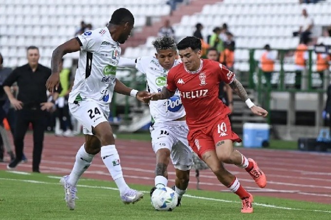 ONCE CALDAS EN COLOMBIA SE QUEDO CON EL PRIMER PARTIDO ANTE HURACÁN 