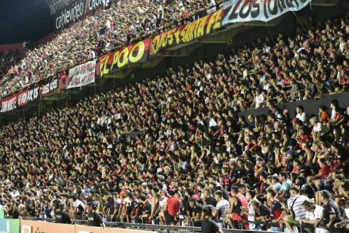 CLUB ATLETICO COLÓN:ULTIMO MANOTAZO DE ESTA CD ECHARON A MARTIN MINELLA Y VIENE EZEQUIEL MEDRAN