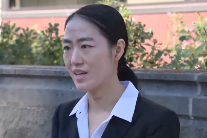 Exalumna demanda a la Universidad Estatal de Michigan por cáncer tras exposición química y exige $100 millones