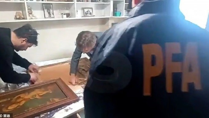 Recuperan un valioso cuadro robado por un nazi después de que su hija colgara fotos de su salón en internet