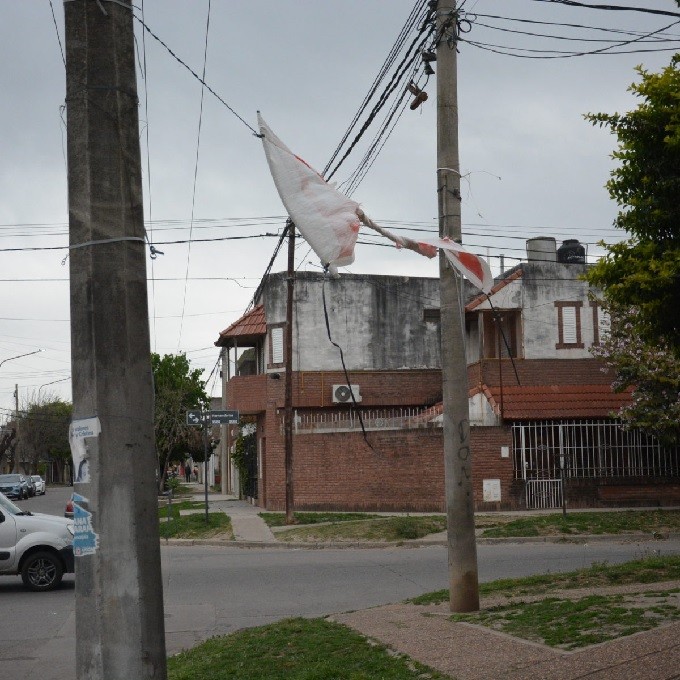 Comienza el retiro de cartelería política en la vía pública