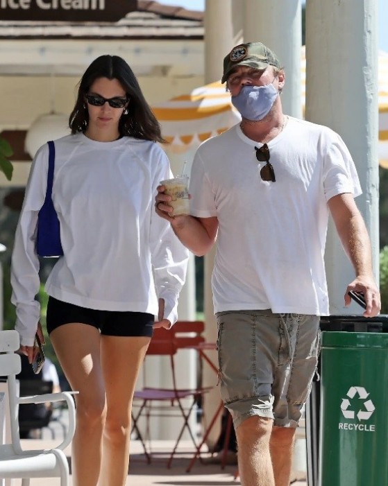Leonardo DiCaprio y Vittoria Ceretti supuestamente son más que una aventura pasajera'