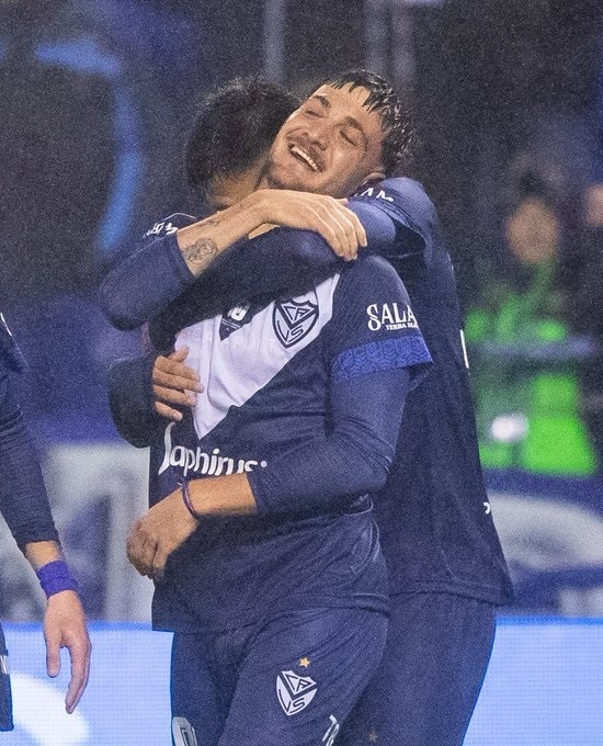 VÉLEZ GOLEO Y SUEÑA CON EL CAMPEONATO EN LA LIGA PROFESIONAL 