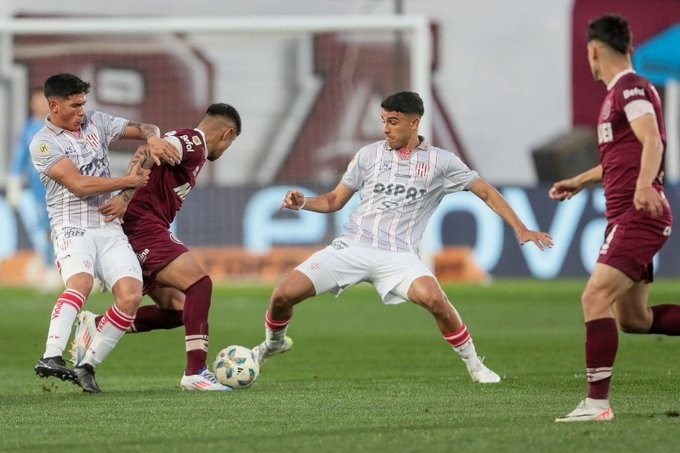 CLUB ATLETICO UNIÓN EMPATO CON LANÚS 1-1 CON UN PENAL QUE NO FUE