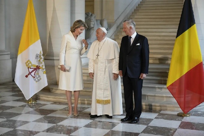 El papa Francisco recibe reprimenda del rey de Bélgica y de víctimas de abusos por los escándalos