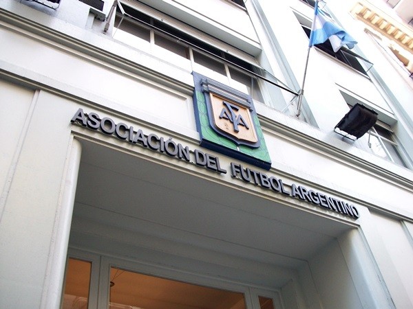 ARBITROS DEL ASCENSO, EN MEDIO DE LA APARENTE TRANQUILIDAD EN COLÓN