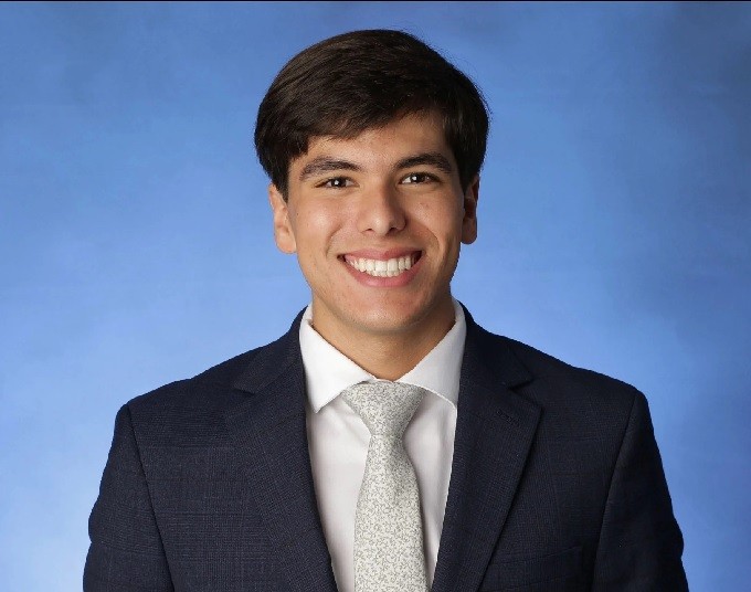 Con música, joven hispano de Miami levanta el espíritu de sus pares con discapacidades