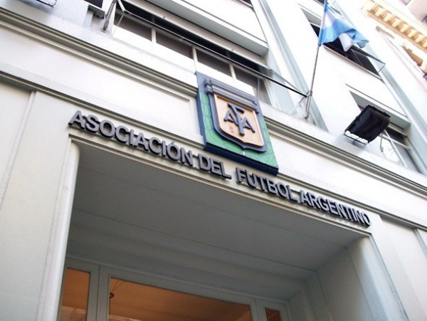 ARBITROS DEL ASCENSO, EN MEDIO DE LA APARENTE TRANQUILIDAD EN COLÓN