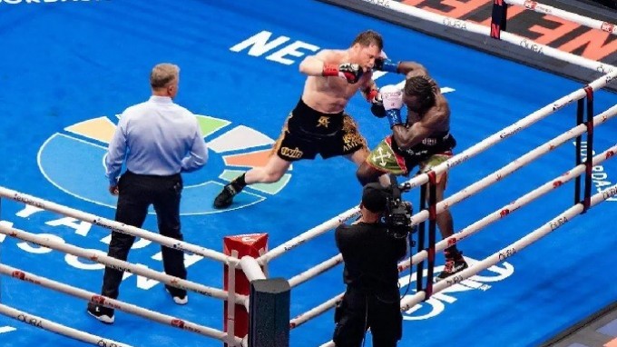 Canelo Álvarez perdió todos sus cinturones frente a Terence Crawford