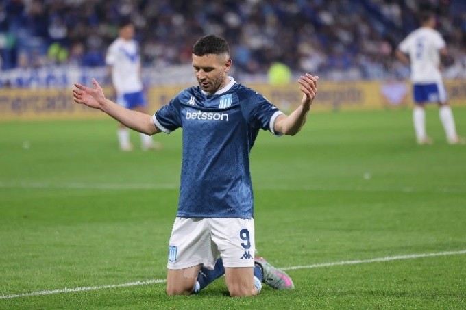 RACING PESE A LAS QUEJAS DE VÉLEZ SE LLEVO EL PRIMER PARTIDO POR LOS CUARTOS DE FINAL DE LA COPA LIBERTADORES 