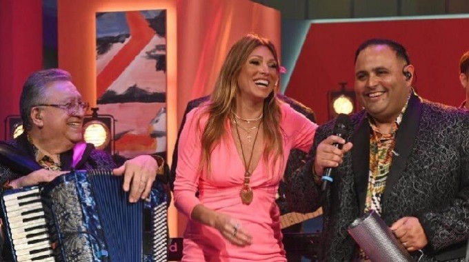 LOS PALMERAS  SE PRESENTAN EN LA  PRIMAVERA, MIENTRAS CACHO VIVE DÍAS DE GLORIA CON SU FAMILIA