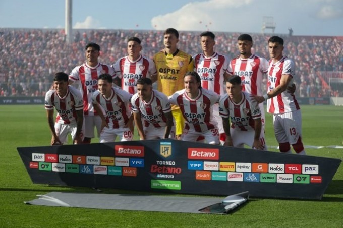 UNIÓN NO PUDO CON INDEPENDIENTE RIVADAVIA EN UN EMOTIVO JUEGO PERO ESTA PUNTERO 