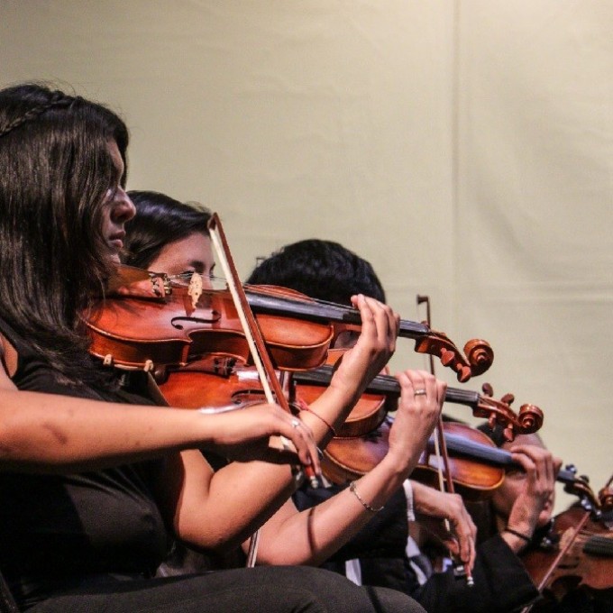 SANTA FE:  Se otorgaron más de 50 instrumentos nuevos a la orquesta juvenil de Somos Música