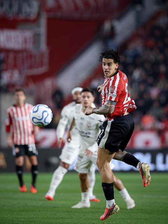 Estudiantes lo busc&oacute; hasta el final pero se qued&oacute; con la espina ante Corinthians