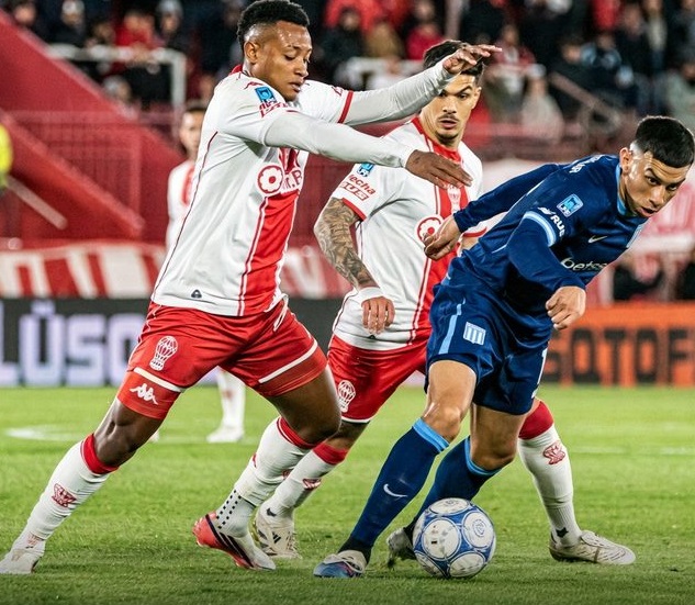 Derrota ag&oacute;nica y ciclo al l&iacute;mite: Hurac&aacute;n supero 2-1 a Racing y profundiz&oacute; la crisis con el tecnico 