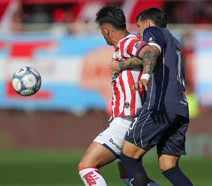 Golpe en el 15 de Abril: Uni&oacute;n cay&oacute; 2-1 ante Independiente y se complica para los play off
