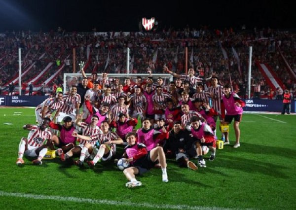 Furia y superliderazgo en Alta C&oacute;rdoba: Instituto triunfo 3 a 1 ante Talleres