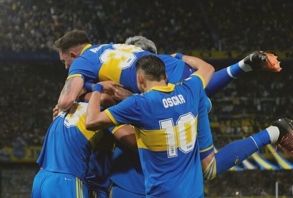 Boca llegó a la cima del campeonato tras vencer a Vélez