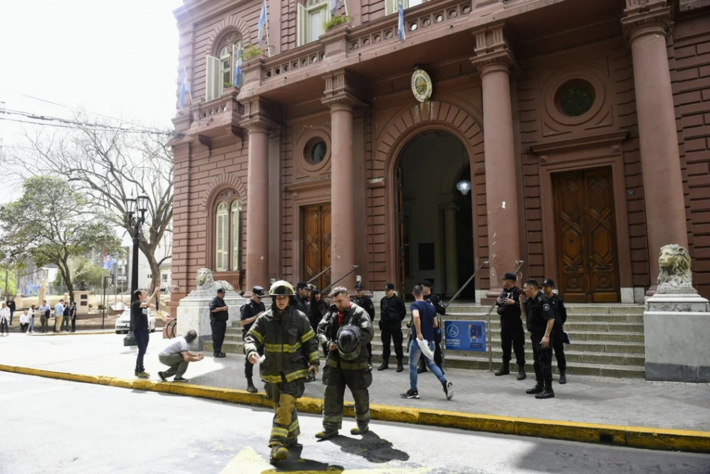 AMENZA DE BOMBA EN EL CONCEJO Y MUNICIPALIDAD DE ROSARIO