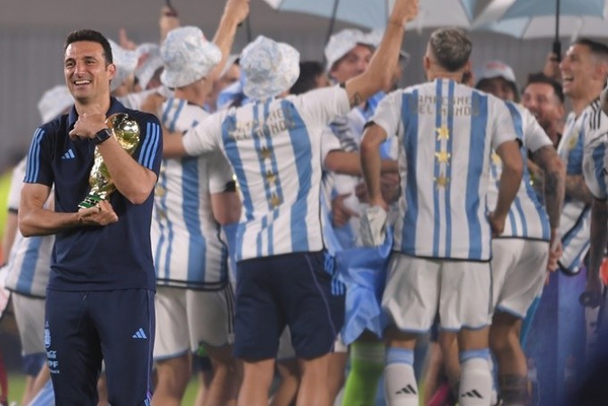El seleccionado campeón mundial inicia los entrenamientos para jugar ante Paraguay y Perú
