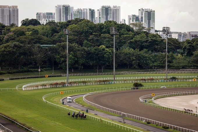 Miles de personas presenciaron la última carrera de caballos de Singapur, 181 años después