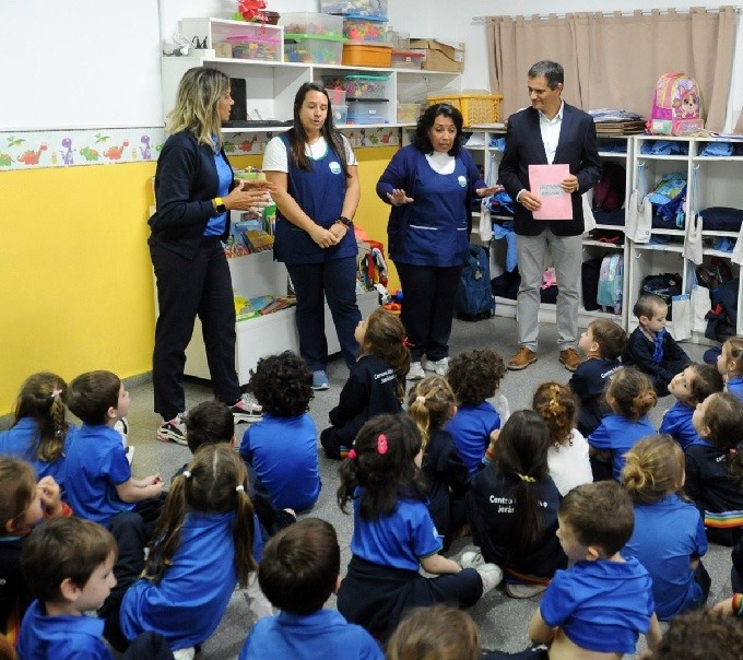 Alumnos de distintas escuelas imaginan y diseñan una bandera para la ciudad de Santa Fe