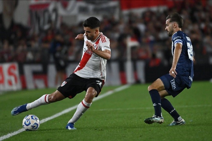 VÉLEZ EMPATO CON RIVER QUE YA PIENSA EN LA COPA PERO DISFRUTA DE LA PUNTA 