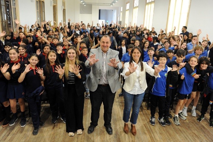 Alumnos de ocho escuelas Santa Fe de la ciudad presentaron proyectos al intendente