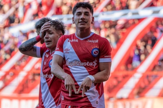 TALLERES CÓRDOBA SE DESMORONO Y RECIBIO UNA GOLEADA DE ARGENTINOS JUNIORS 3-0