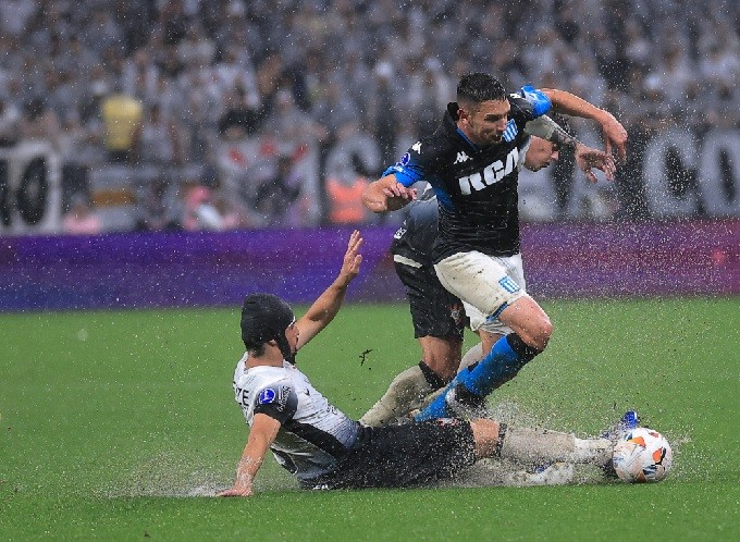 RACING TUVO SU PARTIDO HEROICO EN BRAZIL Y EMPATO 2-2 CON CORINTHIAS 