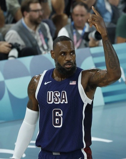 LeBron James pide el voto por la demócrata Kamala Harris